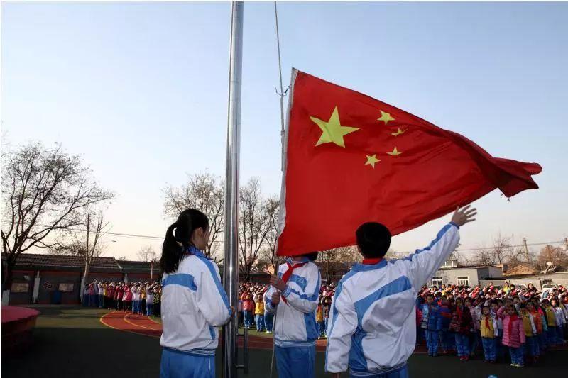 谈朋友时朋友宁愿骑自己的电动车都不去坐自己的汽车说明什么？